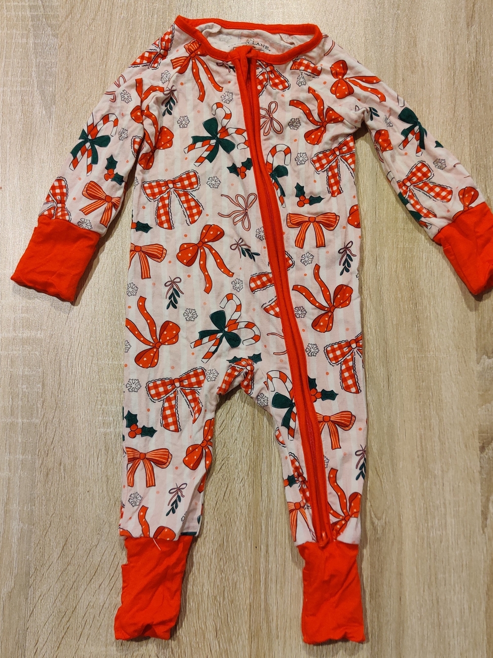 Caden Lane Red and Green Holiday Bow-Print Footie Size 0-3mo